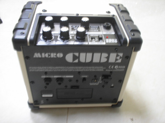 แอมป์ Guitar Amplifier ยี่ห้อ Roland รุ่น MICRO CUBE คุณภาพดีเยี่ยม 6