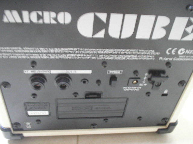แอมป์ Guitar Amplifier ยี่ห้อ Roland รุ่น MICRO CUBE คุณภาพดีเยี่ยม 8
