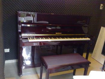 เปียโน Studio Upright ยี่ห้อ SUZUKI รุ่น AU 200 คุณภาพ ดี เยี่ยม 16