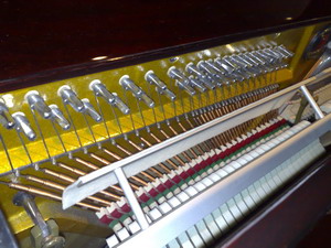 เปียโน Studio Upright ยี่ห้อ SUZUKI รุ่น AU 200 คุณภาพ ดี เยี่ยม 4