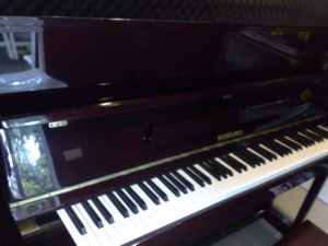 เปียโน Studio Upright ยี่ห้อ SUZUKI รุ่น AU 200 คุณภาพ ดี เยี่ยม 11