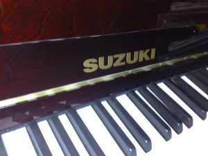 เปียโน Studio Upright ยี่ห้อ SUZUKI รุ่น AU 200 คุณภาพ ดี เยี่ยม 12