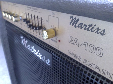 แอมป์กีต้าร์เบสไฟฟ้ายี่ห้อ matrixss รุ่น ba100 ดอกลำโพง 12 นิ้ว 100 วัตต์ พร้อม eq ราคาพิเศษสุด 1