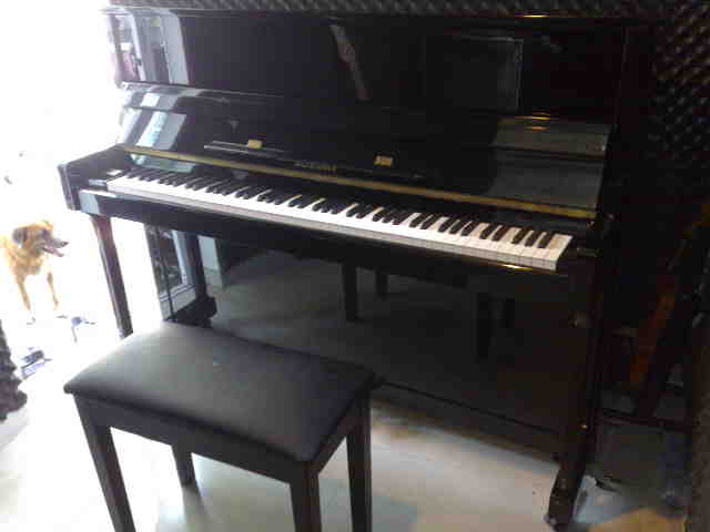 เปียโน Studio Upright ยี่ห้อ SUZUKI รุ่น AU 200 คุณภาพ ดี เยี่ยม สีดำ