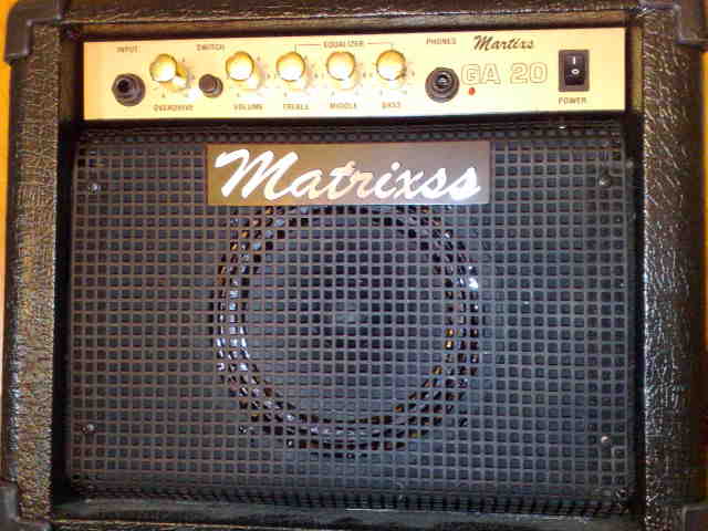 แอมป์กีตาร์ ยี่ห้อ MATRIXSS 20 WATTS พร้อม overdrive คุณภาพดี