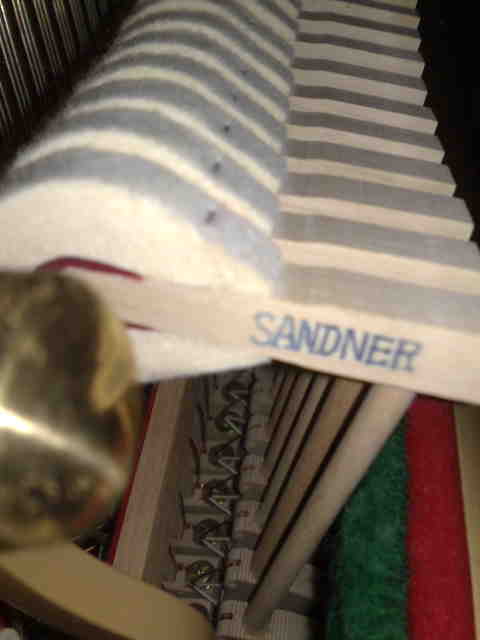 ให้เช่าห้องซ้อมเปียโน Upright เพื่อซ้อม หรือเพื่อสอน ห้องใหม่ เครื่องใหม่ยี่ห้อ SANDNER 190/ชม 10