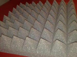 แผ่นซับเสียงบุห้องรูปพีระมิตรหนึ่งตารางฟุตหนา 2นิ้วลดเสียงและกันเสียงสะท้อน เหมาะกับห้องซ้อม ห้องอัด 2