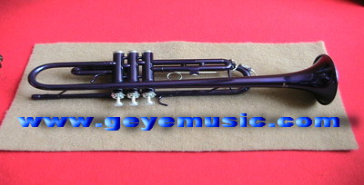 ทรัมเปทสีม่วง ยี่ห้อEMPEROR พร้อมกล่องอย่างดีและอุปกรณ์ครบชุด ราคาทรัมเป็ต 5500ฝึกเป่าทรัมเป็ตง่าย 2