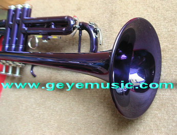 ทรัมเปทสีม่วง ยี่ห้อEMPEROR พร้อมกล่องอย่างดีและอุปกรณ์ครบชุด ราคาทรัมเป็ต 5500ฝึกเป่าทรัมเป็ตง่าย 3
