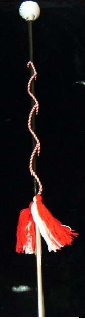 ไม้คฑา หัวมงกุฏโลหะพันเชือก ยี่ห้อ Luna (สีแดง) สูง 145 ซ.ม. 1
