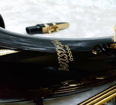 เทนเนอร์แซ็กโซโฟน  ยี่ห้อ Wisdom รุ่น FTS-100BG สีดำคีย์ทองกล่องและอุปกรณ์ ครบชุด 5