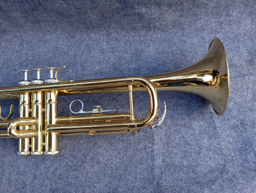 ทรัมเปท บีแฟลต Wisdom สีทอง พร้อมกล่องและอุปกรณ์ครบชุด 8