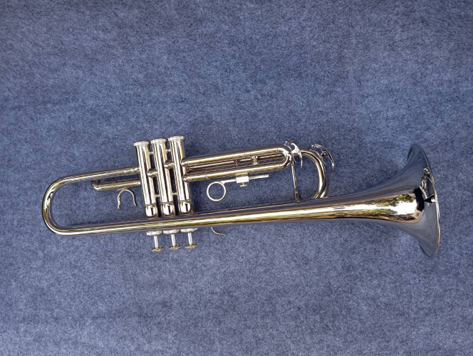 ทรัมเปท ยี่ห้อ Wisdom สีเงิน กล่องและอุปกรณ์ครบชุด 4