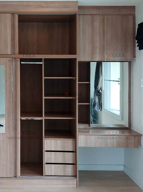 ตู้เสื้อผ้า Built-in ตู้เสื้อผ้าบานเลื่อน + โต๊ะเครื่องแป้ง กระจกเงา สีคาปูชิโน่ 2