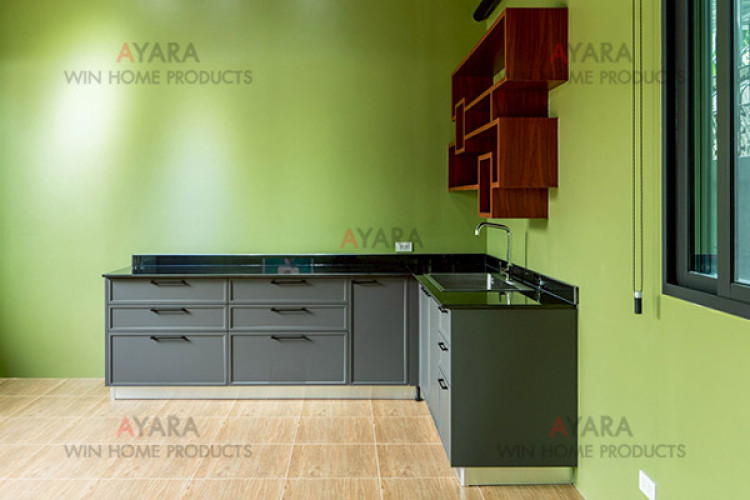 ชุดครัว Built-in โครงซีเมนต์บอร์ด หน้าบาน PVC สีเทาด้าน + Laminate สีลายไม้ 2