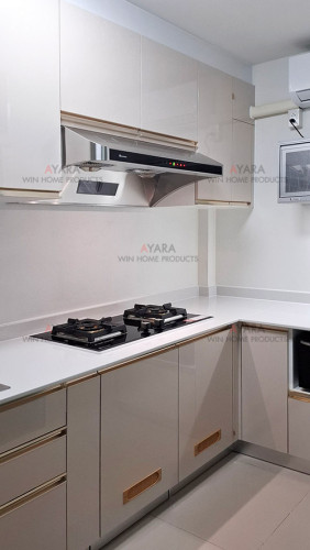 ชุดครัว Built-in โครงซีเมนต์บอร์ด หน้าบาน Hi Gloss สีครีมเงา