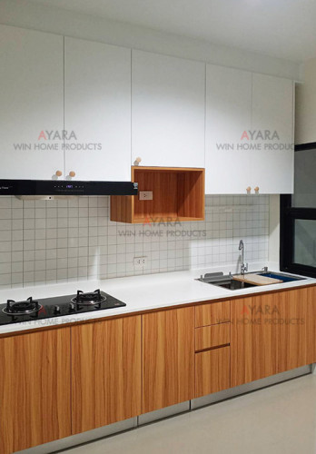 ชุดครัว Built-in ตู้ล่าง โครงซีเมนต์บอร์ด หน้าบาน Melamine สี Teak ลายไม้ + สีขาวด้าน Muji Style