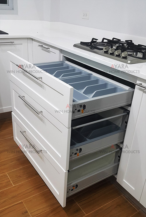 ชุดครัว Built-in ตู้ล่าง โครงซีเมนต์บอร์ด หน้าบาน พ่นสีขาวด้าน ยกขอบรอบ 4