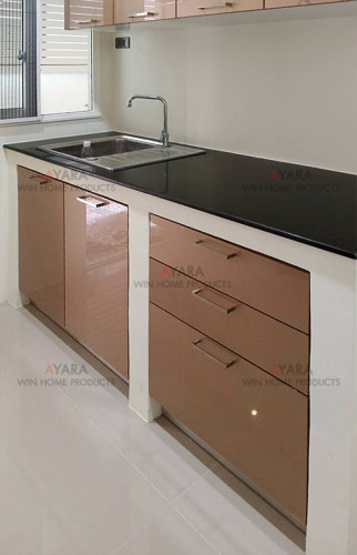 ชุดครัว Built-in ตู้ล่าง โครงซีเมนต์บอร์ด หน้าบาน Acrylic สีน้ำตาล 2