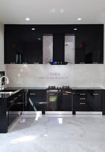 ชุดครัว Built-in โครงซีเมนต์บอร์ด หน้าบาน Laminate สีดำเงา