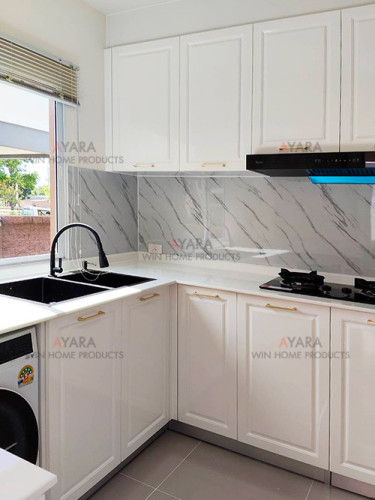 ชุดครัว Built-in โครงซีเมนต์บอร์ด หน้าบาน PVC สีขาวเงา - ม.ภัสสร