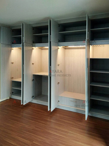 ตู้เสื้อผ้า Built-in โครงปาติเกิลกันชื้น หน้าบาน Melamine สี Teak 3