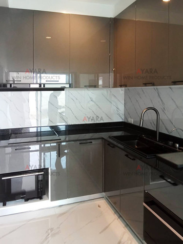 ชุดครัว Built-in โครงซีเมนต์บอร์ด หน้าบาน Hi Gloss สีเทาเงา