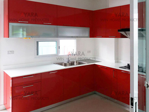 ชุดครัว Built-in ตู้ล่าง โครงซีเมนต์บอร์ด หน้าบาน Laminate สีแดงเงา