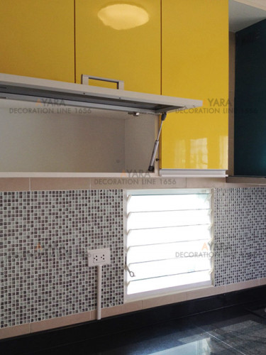 ชุดครัว Built-in ตู้ล่าง โครงซีเมนต์บอร์ด หน้าบาน Laminate สีเทา + เหลือง - ม.inizio 1