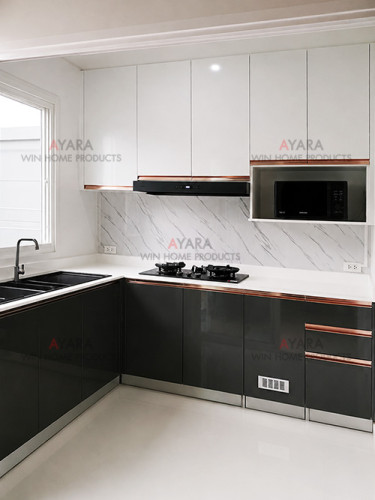 ชุดครัว Built-in โครงซีเมนต์บอร์ด หน้าบาน Laminate สีเทาเข้มเงา + ขาวเงา