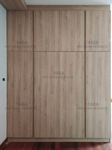 ตู้เสื้อผ้า Built-in โครงปาติเกิลกันชื้น หน้าบาน Melamine สีลายไม้ 1