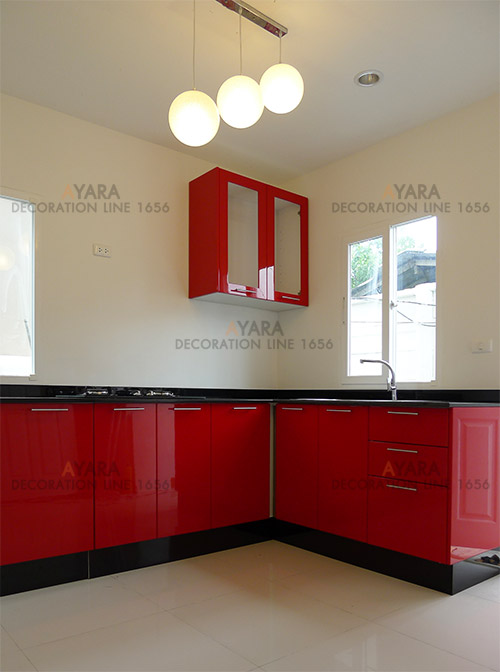 ชุดครัว Built-in ตู้ล่าง โครงซีเมนต์บอร์ด หน้าบาน Hi Gloss สีแดง 1