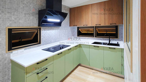 ชุดครัว Built-in โครงซีเมนต์บอร์ด หน้าบาน Hi Gloss สีเขียวด้าน + Laminate สี Coffee Oak
