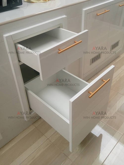 ชุดครัว Built-in โครงซีเมนต์บอร์ด หน้าบาน Hi Gloss สีขาวเงา 3