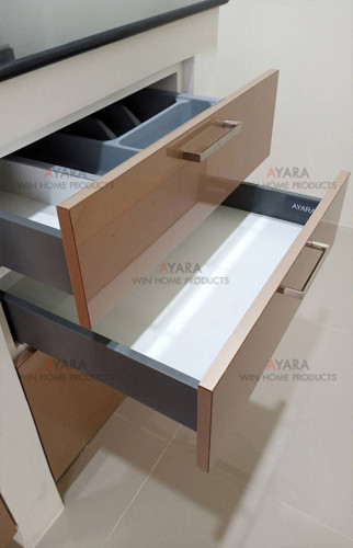 ชุดครัว Built-in ตู้ล่าง โครงซีเมนต์บอร์ด หน้าบาน Acrylic สีน้ำตาล 4