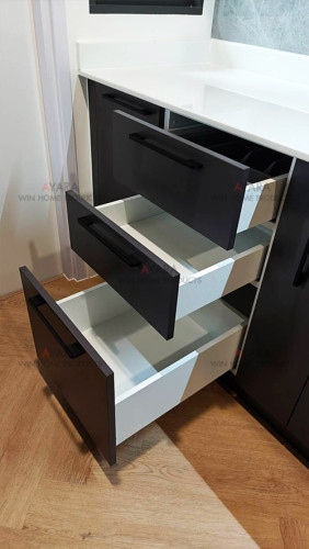 ชุดครัว Built-in โครงซีเมนต์บอร์ด หน้าบาน Melamine สีเทา ผิวส้ม 1