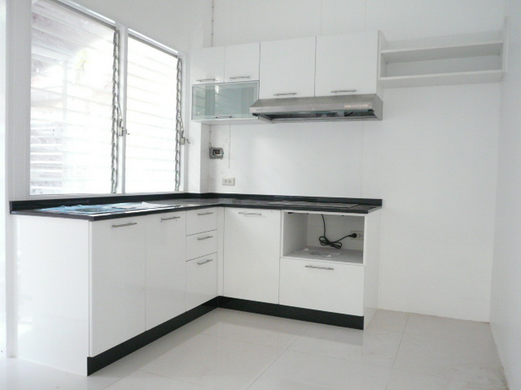 ชุดครัว Built-in ตู้ล่าง โครงซีเมนต์บอร์ด หน้าบาน PVC สีขาว 1