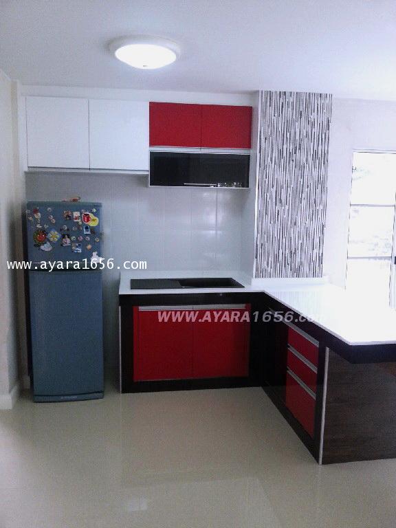 ชุดครัว Built-in ตู้ล่าง โครงซีเมนต์บอร์ด หน้าบาน Acrylic สีขาว + ดำ + แดง