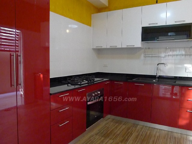 ชุดครัว Built-in ตู้ล่าง โครงซีเมนต์บอร์ด หน้าบาน PVC สีแดง + ขาว
