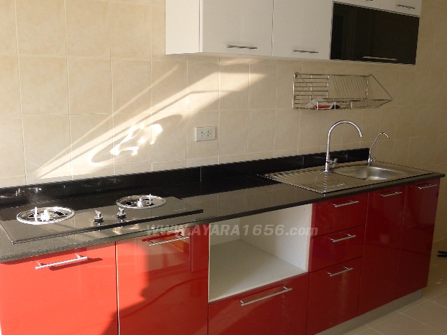 ชุดครัว Built-in ตู้ล่าง โครงซีเมนต์บอร์ด หน้าบาน PVC สีแดง + ขาว