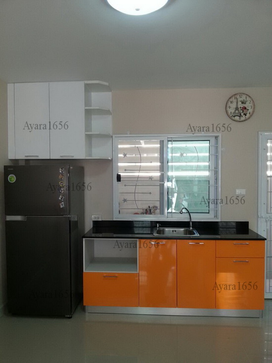 ชุดครัว Built-in ตู้ล่าง โครงซีเมนต์บอร์ด หน้าบาน PVC สีส้ม + ขาวเงา
