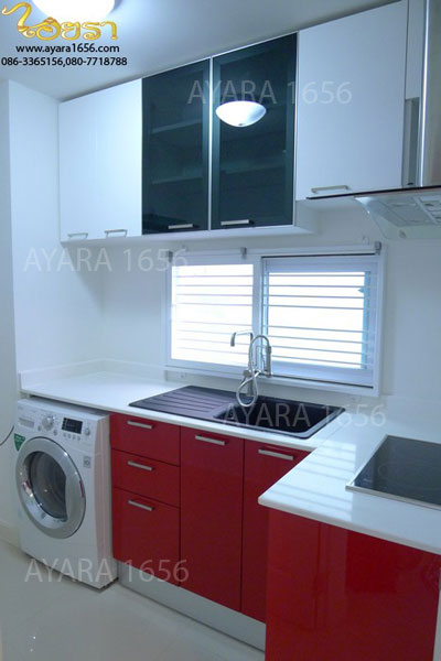 ชุดครัว Built-in โครงซีเมนต์บอร์ด หน้าบาน Acrylic สีขาว + แดง