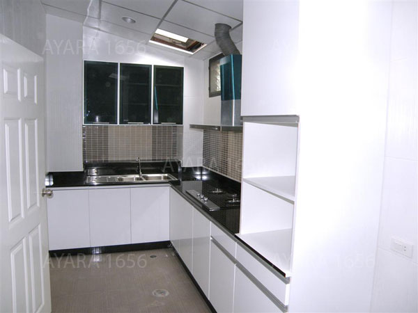 ชุดครัว Built-in ตู้ล่าง โครงซีเมนต์บอร์ด หน้าบาน Melamine สีขาว