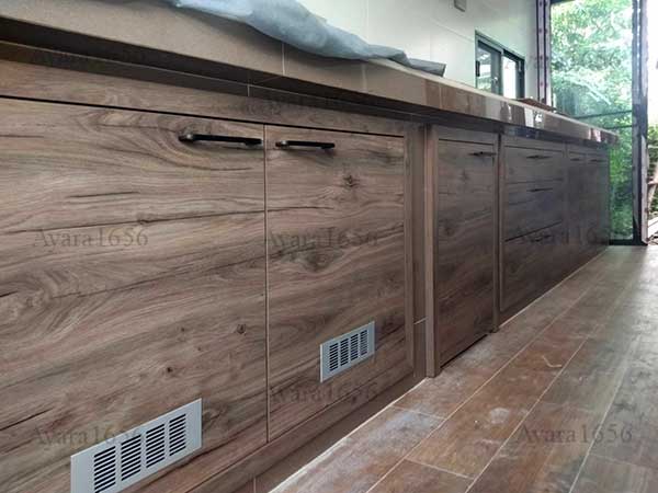 ชุดครัว Built-in ตู้ล่าง โครงซีเมนต์บอร์ด หน้าบาน Melamine สี Woodland Oak ลายไม้แนวนอน