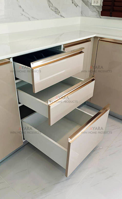 ชุดครัว Built-in โครงซีเมนต์บอร์ด หน้าบาน Hi Gloss สีน้ำตาลเงา - ม.The City 3