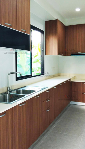 ชุดครัว Built-in ตู้ล่าง โครงซีเมนต์บอร์ด หน้าบาน Laminate สี Oiled Legno ลายไม้ 1