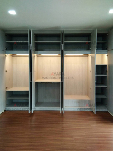 ตู้เสื้อผ้า Built-in โครงปาติเกิลกันชื้น หน้าบาน Melamine สี Teak 2