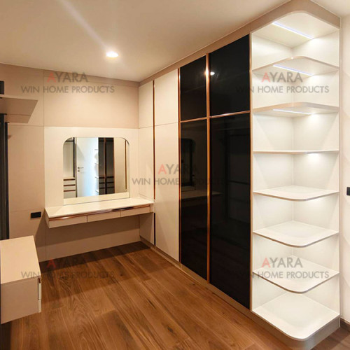 ตู้เสื้อผ้า Built-in โครง HMR กันชื้น ปิด Laminate สีขาววิ๊ง