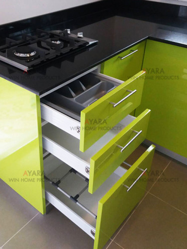 ชุดครัว Built-in ตู้ล่าง โครงซีเมนต์บอร์ด  หน้าบาน PVC สีเขียว + ขาว 2