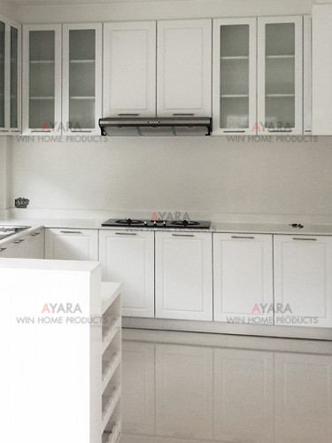 ชุดครัว Built-in ตู้ล่าง โครงซีเมนต์บอร์ด หน้าบาน PVC สีขาวเงา เซาะร่อง 1